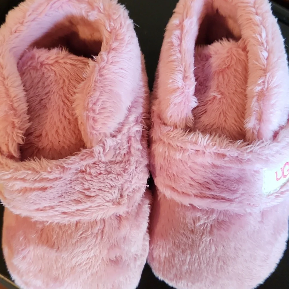 UGG Pink Fuzzy Baby Booties Size 2/3 - Picture 6 of 10